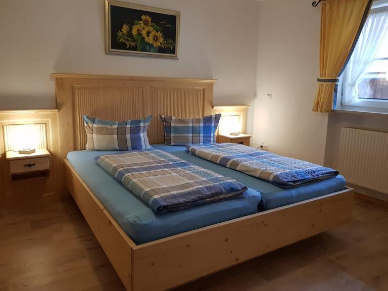 Schlafzimmer (2)